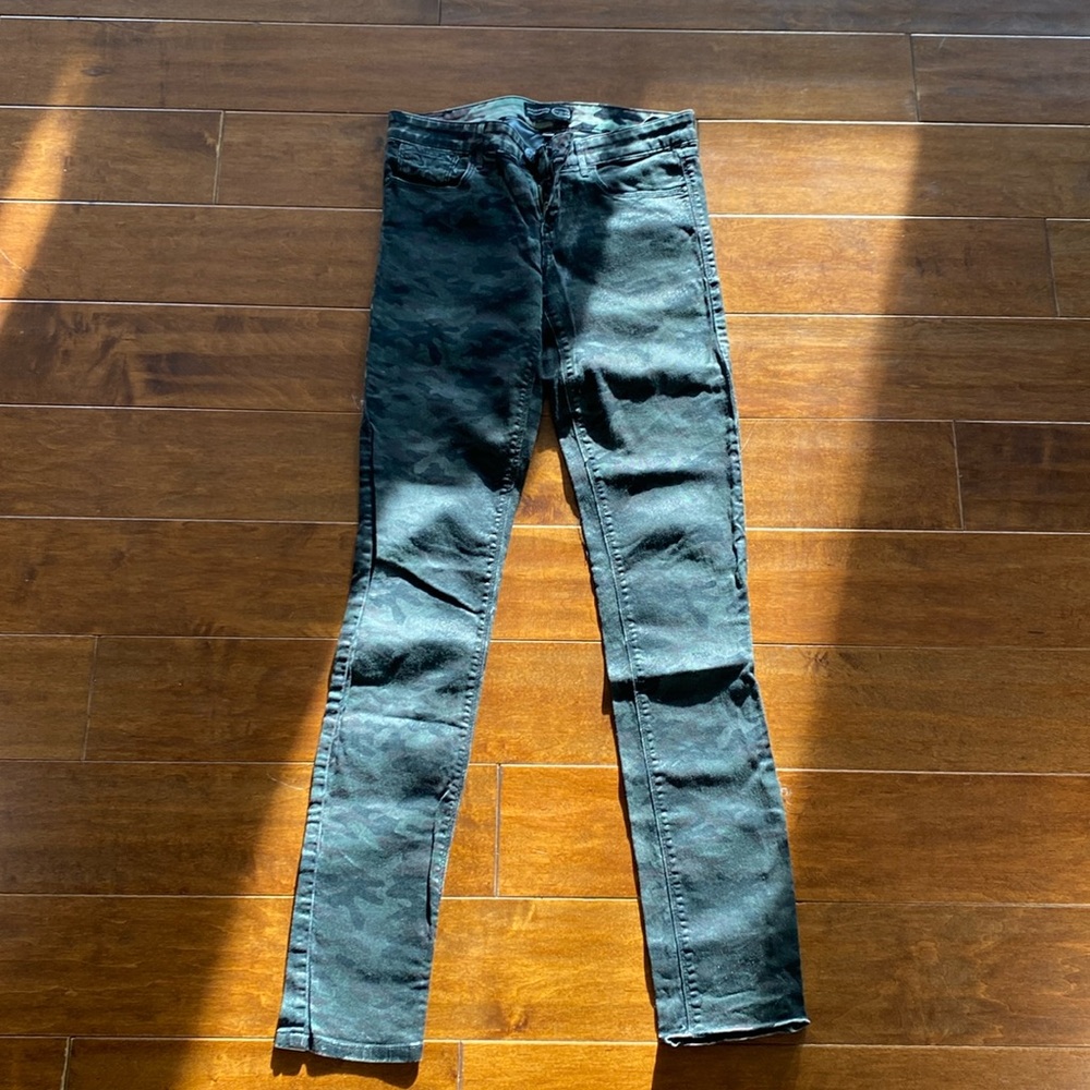 Camo skinny jeans